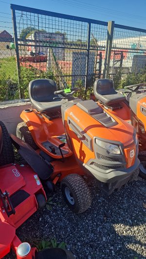 Used Husqvarna YTH22V46
